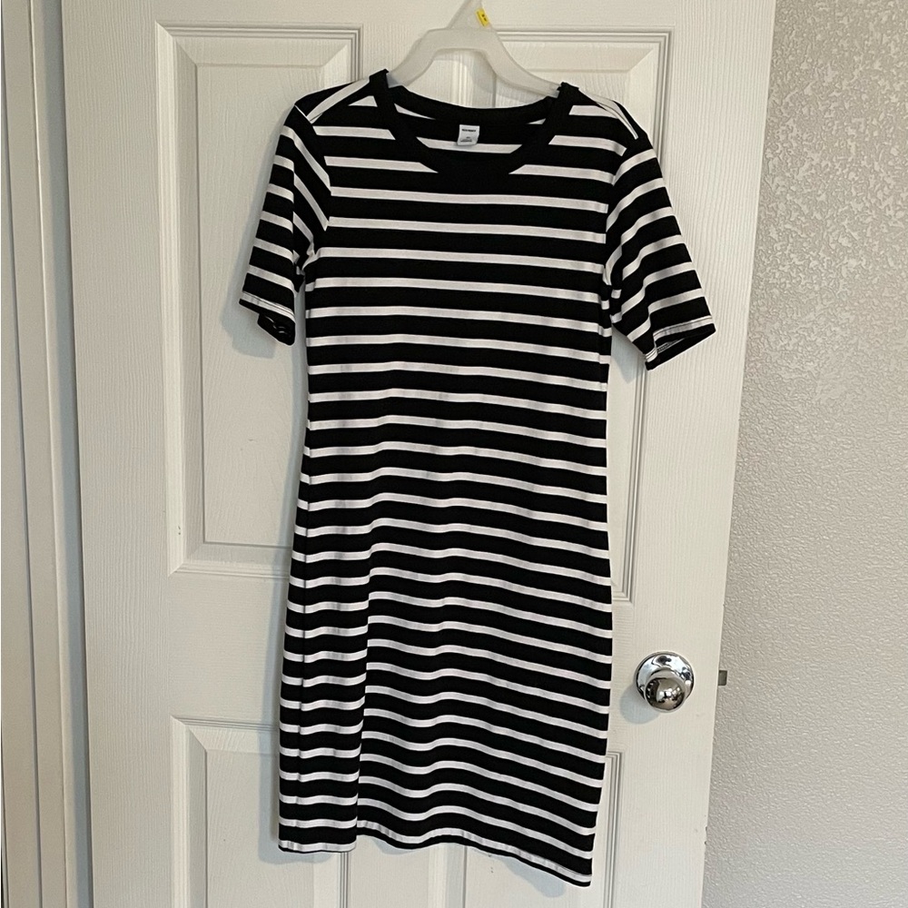 Old Navy - Black & White Striped T-Shirt Dress - X-Small